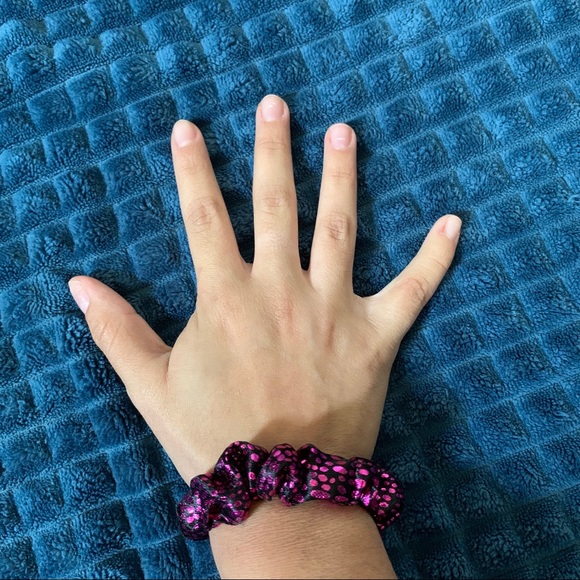 SCRUNCHIES! 💗 - Picture 7 of 7